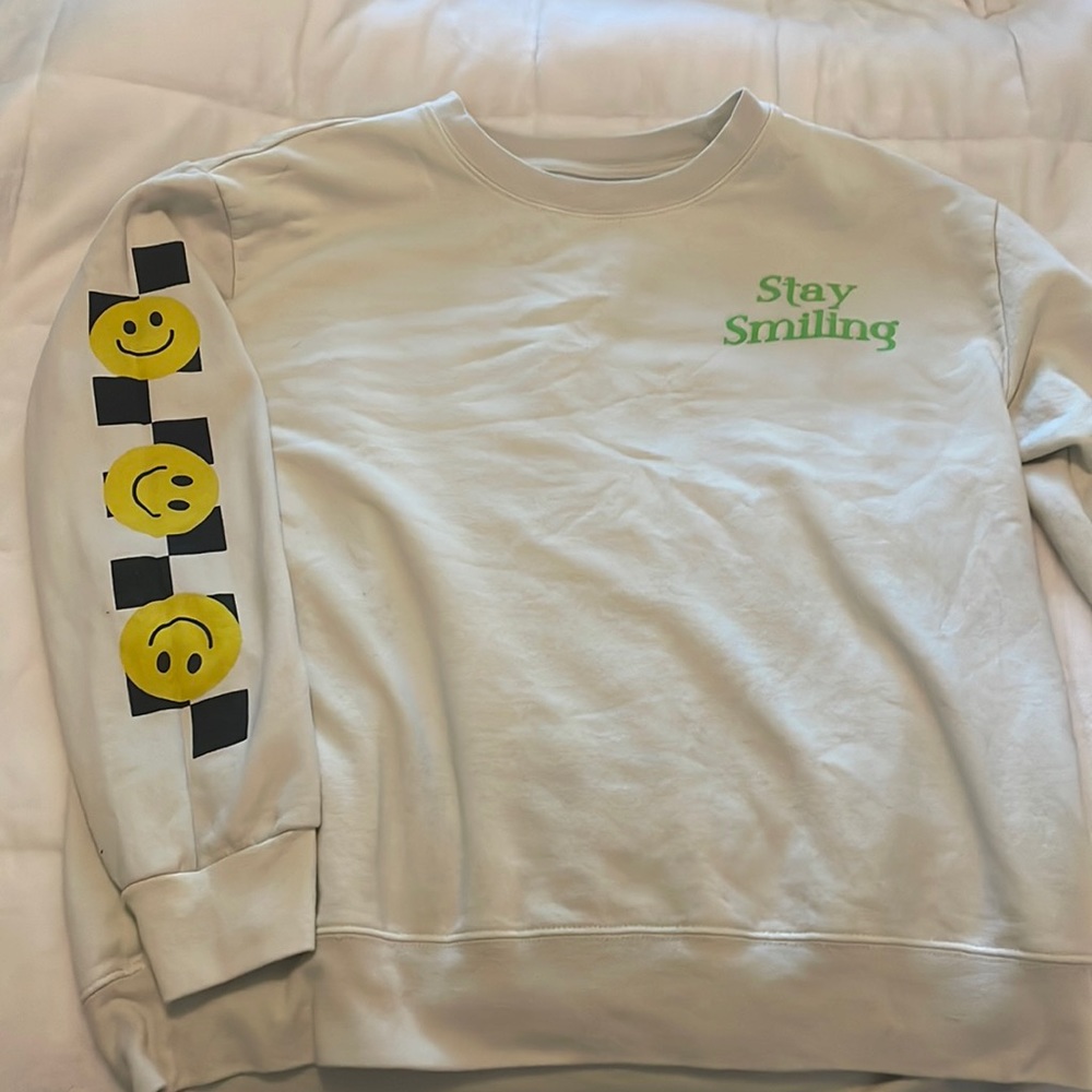 “stay smiling” trendy sweatshirt/crew neck!
